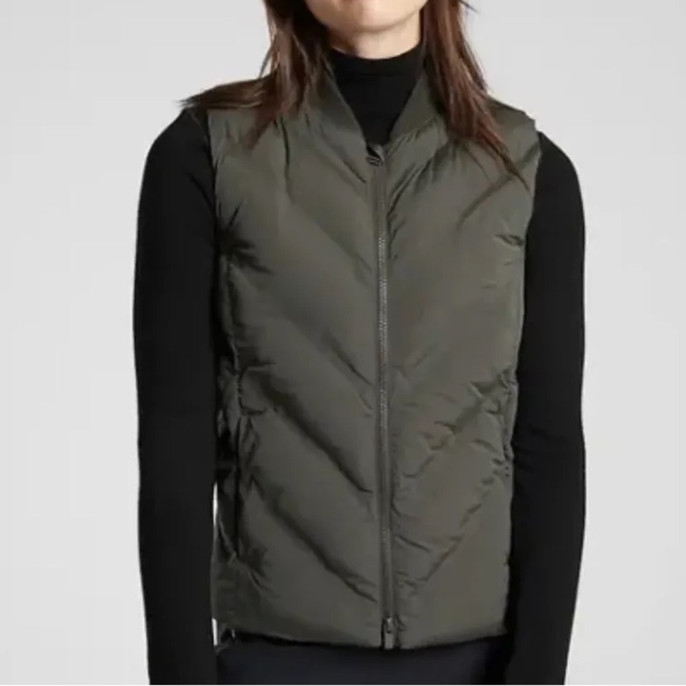 Athleta Inlet Down Puffer Vest Medium Olive Green Neutral Full Double Zip Pocket